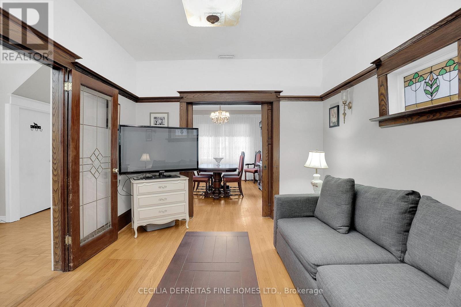 48 Westmount Avenue, Toronto, Ontario  M6H 3K1 - Photo 16 - W12418663