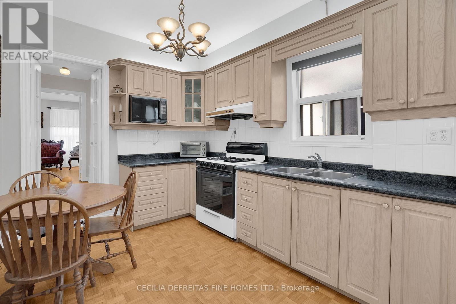 48 Westmount Avenue, Toronto, Ontario  M6H 3K1 - Photo 19 - W12418663