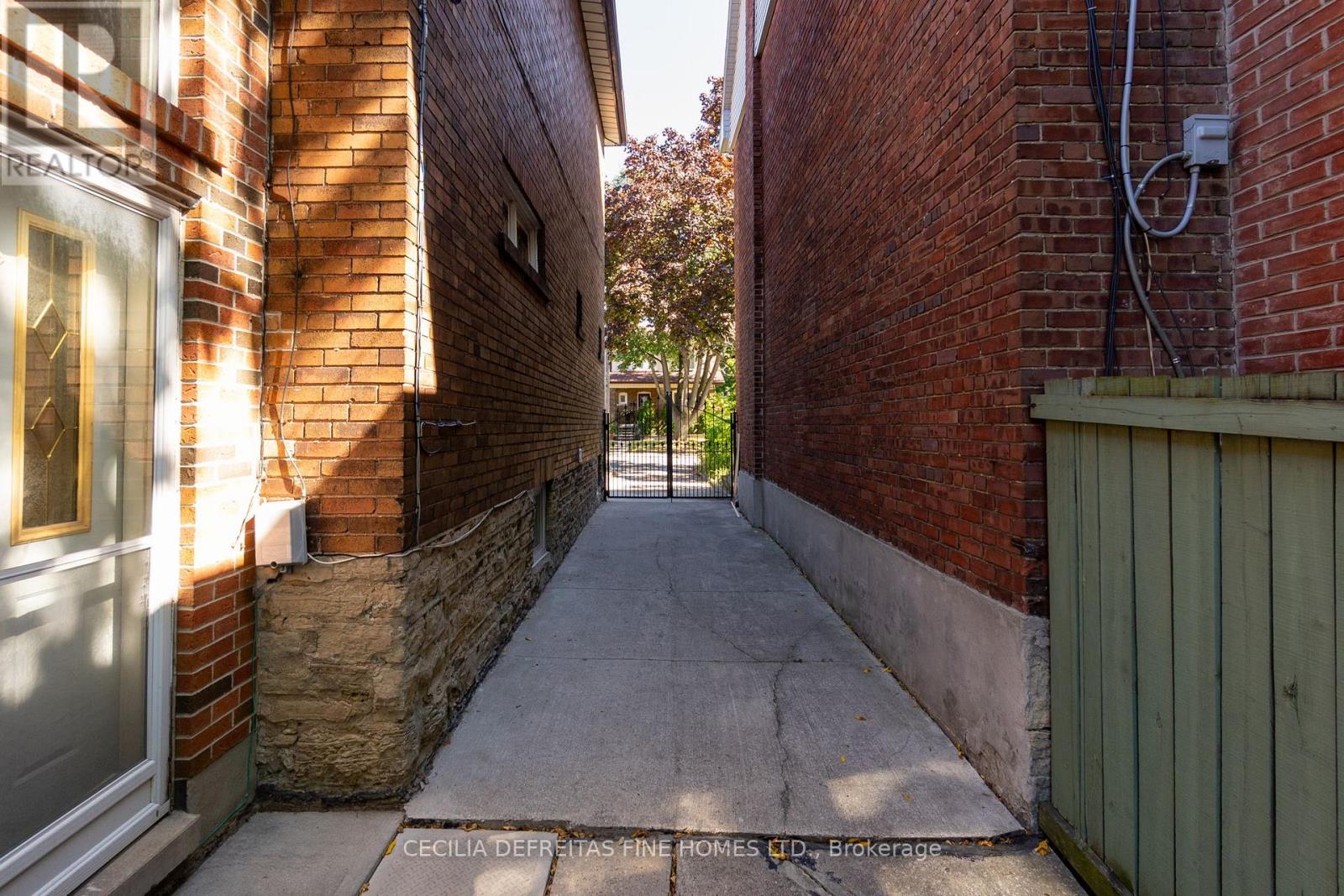 48 Westmount Avenue, Toronto, Ontario  M6H 3K1 - Photo 34 - W12418663