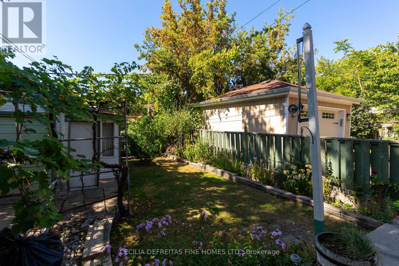 48 Westmount Avenue, Toronto, Ontario  M6H 3K1 - Photo 37 - W12418663