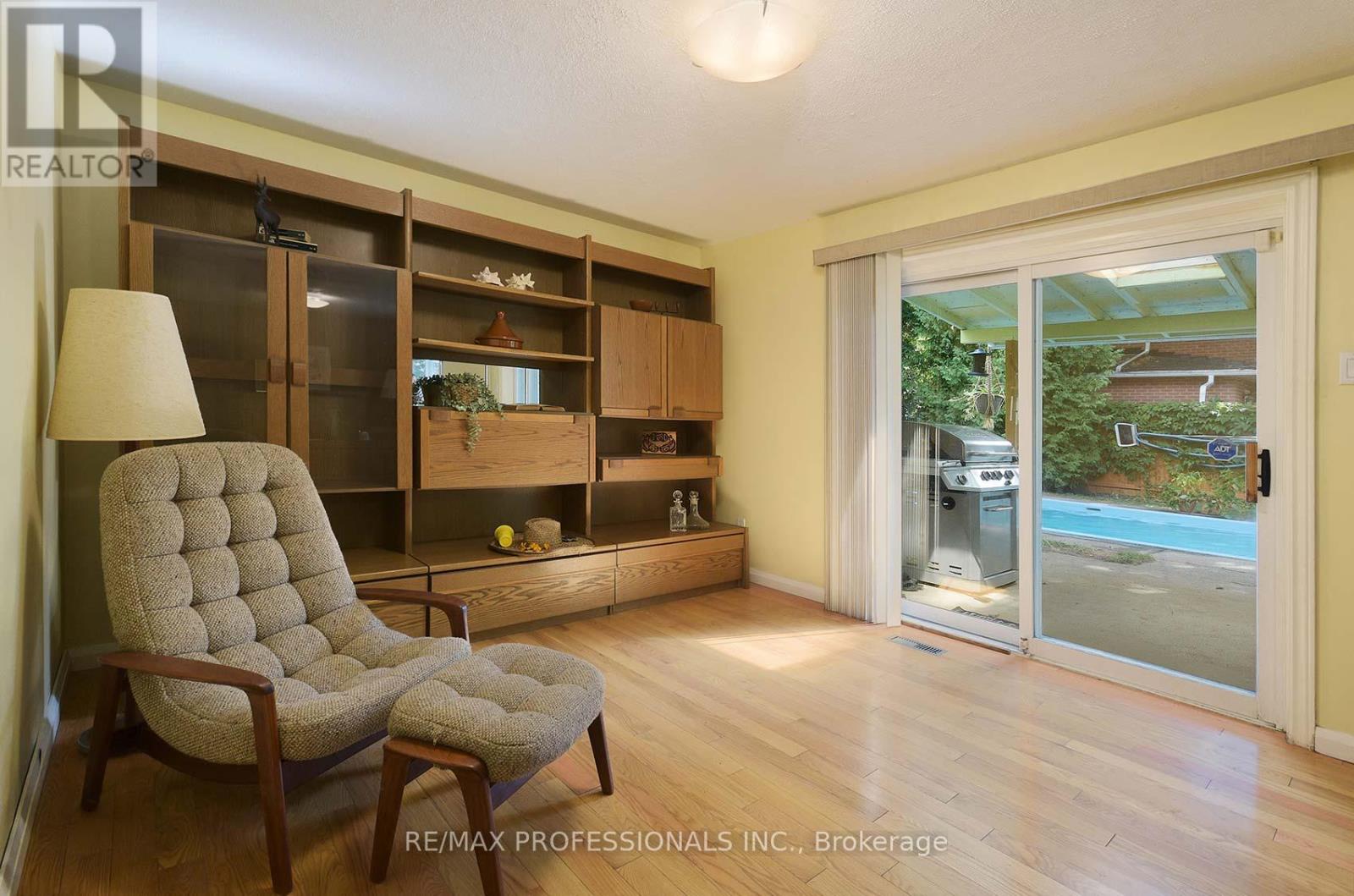 37 Sunplains Crescent, Toronto, Ontario  M9C 1M4 - Photo 19 - W12418671