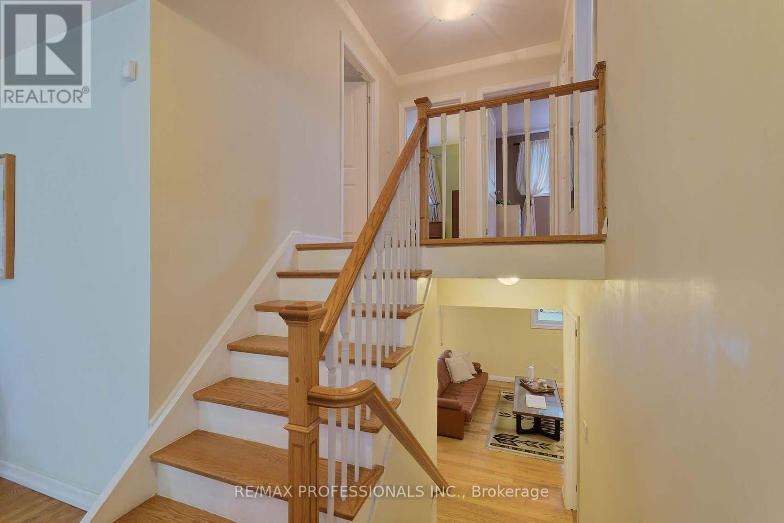 37 Sunplains Crescent, Toronto, Ontario  M9C 1M4 - Photo 22 - W12418671