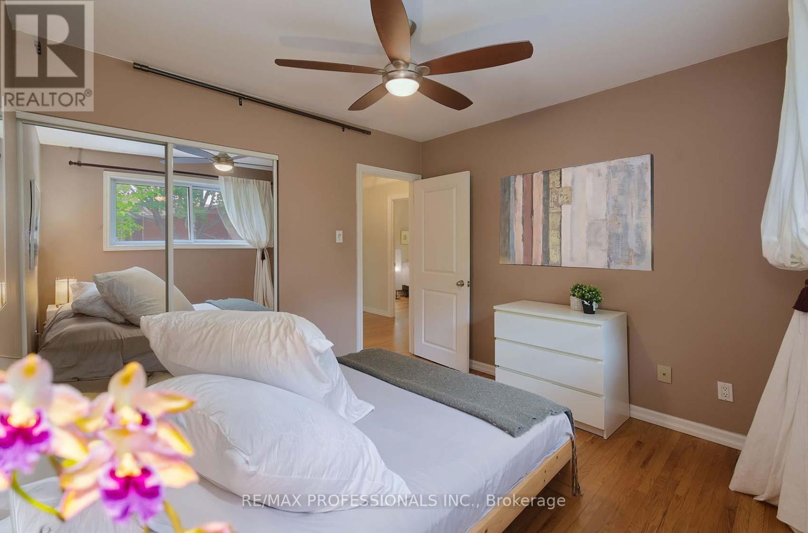 37 Sunplains Crescent, Toronto, Ontario  M9C 1M4 - Photo 25 - W12418671