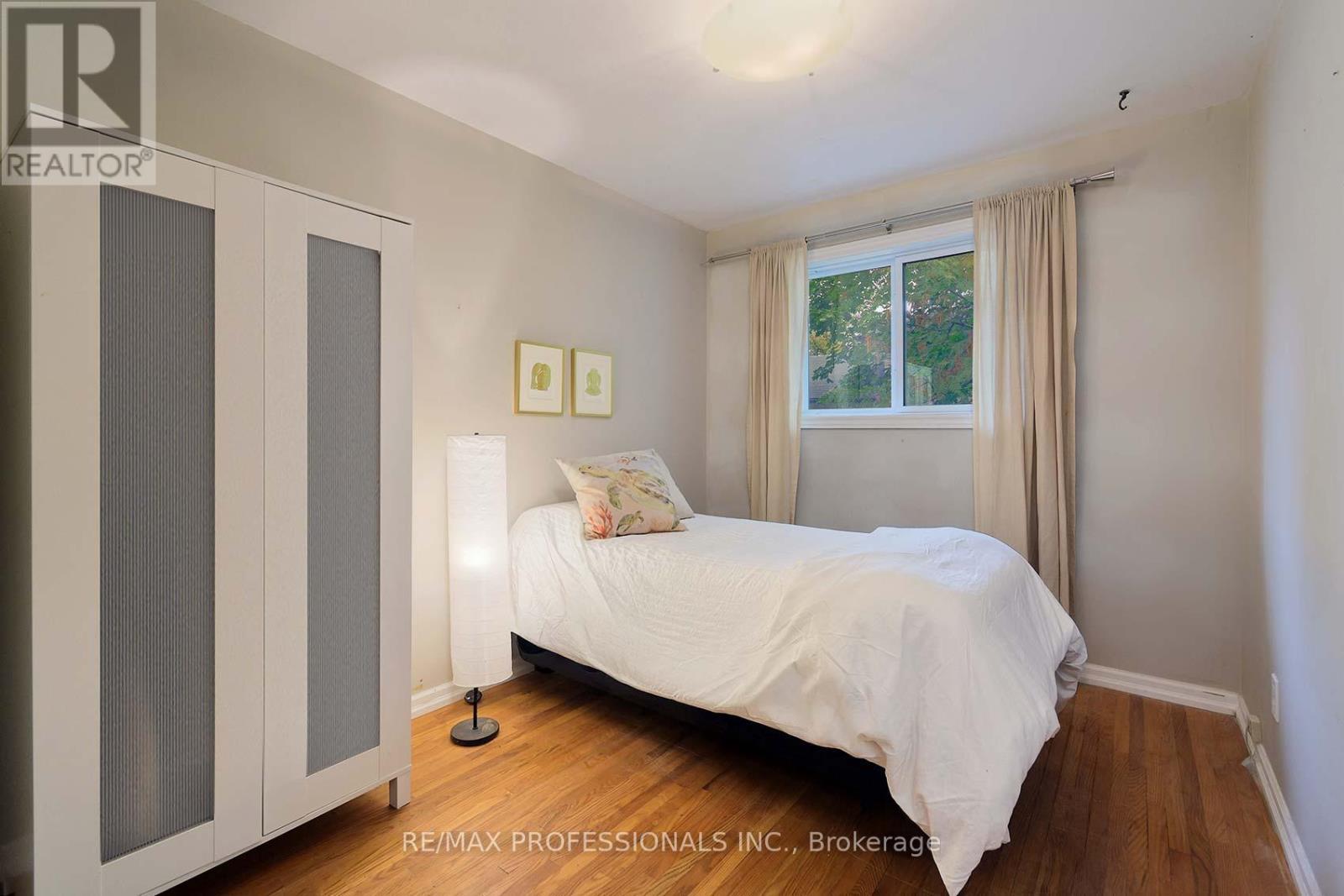 37 Sunplains Crescent, Toronto, Ontario  M9C 1M4 - Photo 26 - W12418671