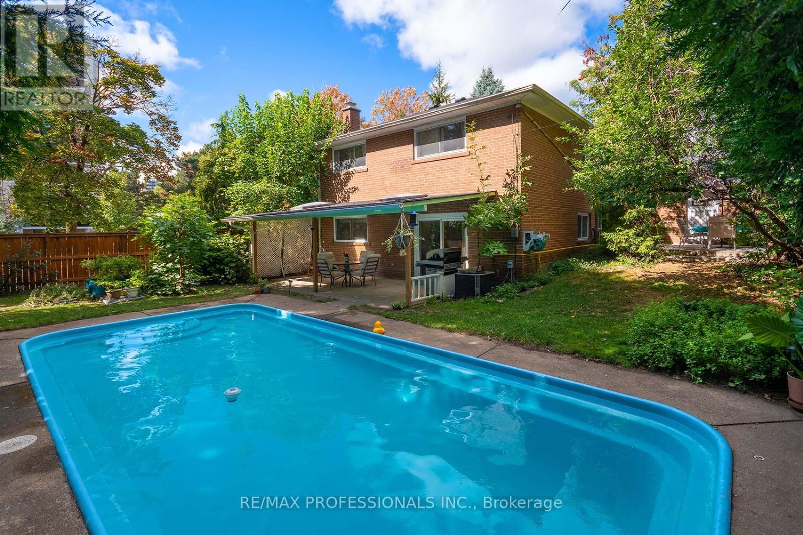 37 Sunplains Crescent, Toronto, Ontario  M9C 1M4 - Photo 33 - W12418671