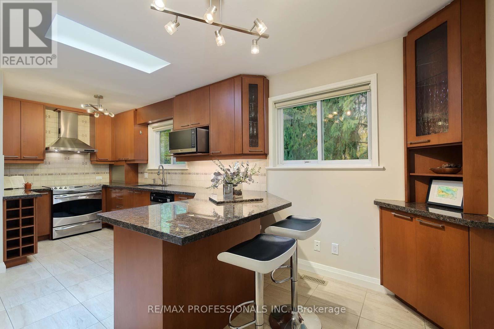 37 Sunplains Crescent, Toronto, Ontario  M9C 1M4 - Photo 9 - W12418671