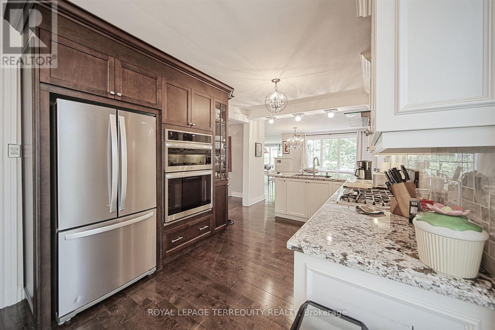 1412 Glenwood Drive, Mississauga (Mineola), Ontario  L5G 2X1 - Photo 11 - W12418705