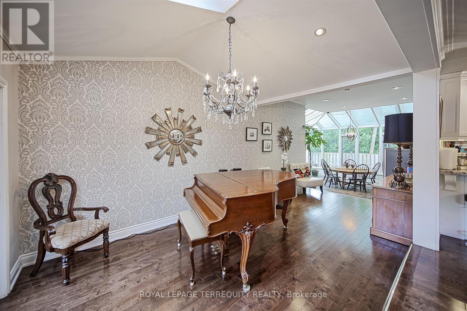 1412 Glenwood Drive, Mississauga (Mineola), Ontario  L5G 2X1 - Photo 12 - W12418705