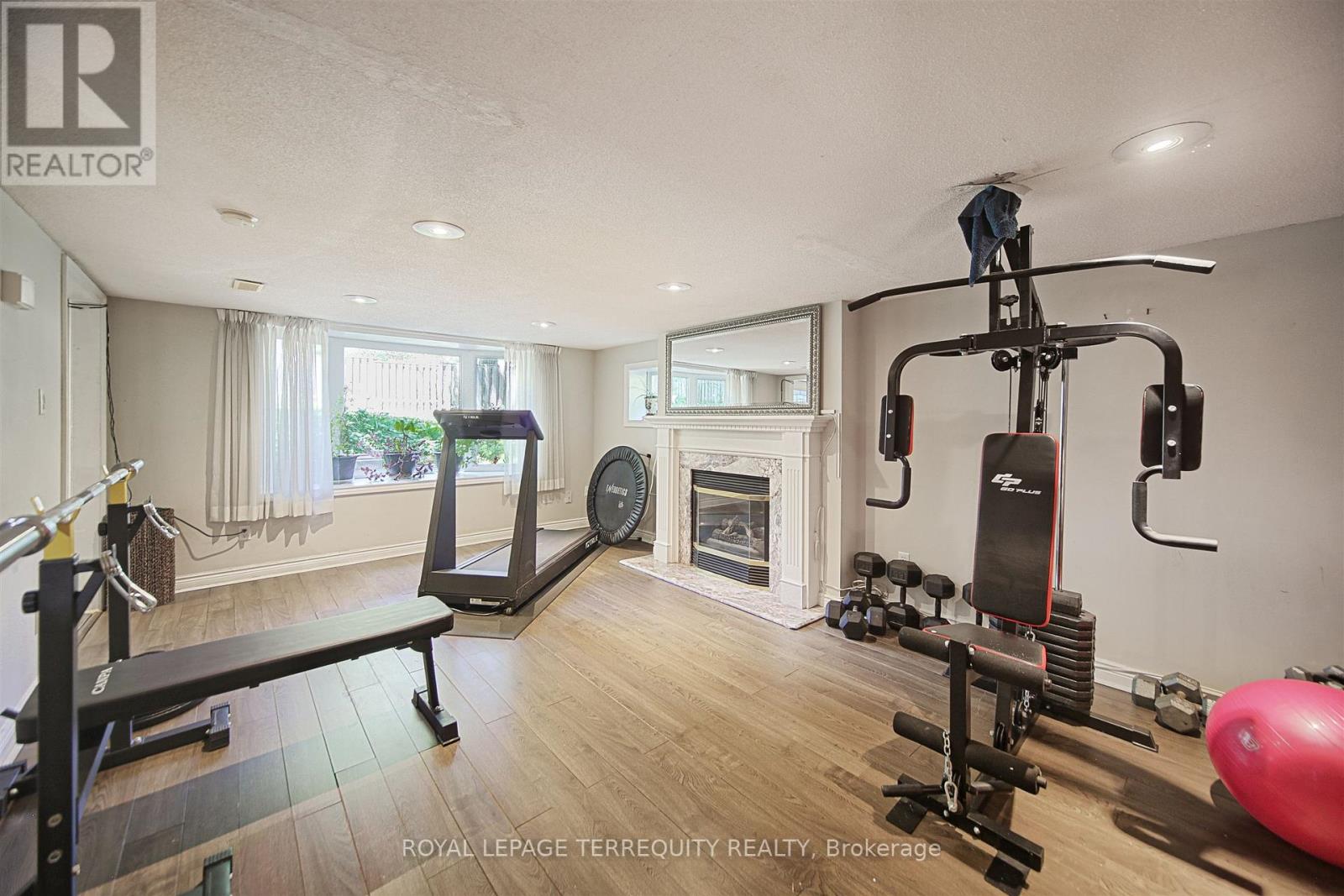 1412 Glenwood Drive, Mississauga (Mineola), Ontario  L5G 2X1 - Photo 20 - W12418705