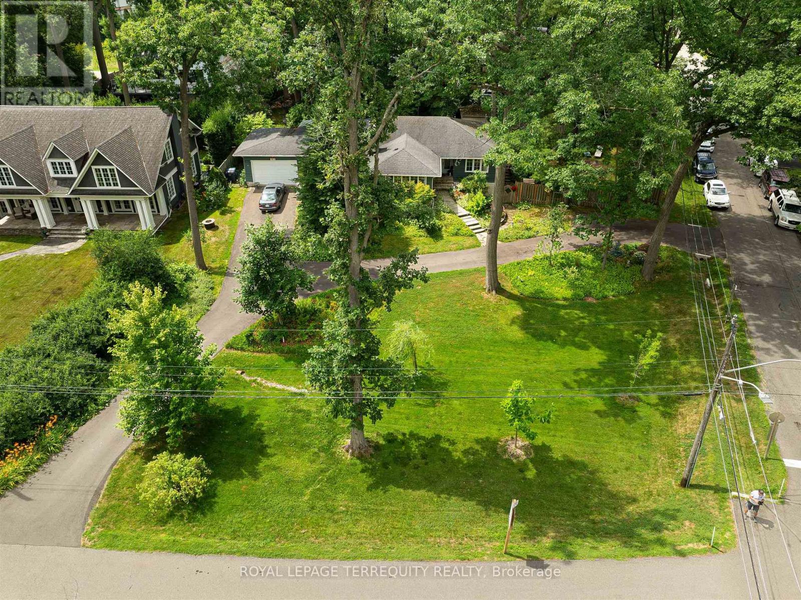 1412 Glenwood Drive, Mississauga (Mineola), Ontario  L5G 2X1 - Photo 30 - W12418705