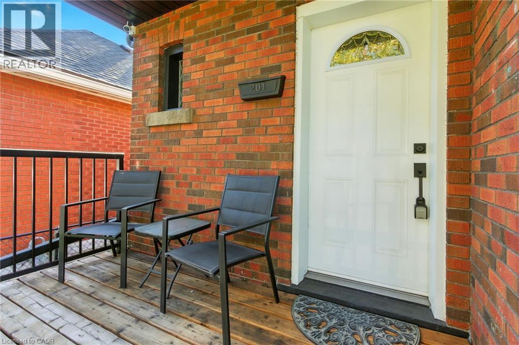 201 Fairfield Avenue, Hamilton, Ontario  L8H 5H3 - Photo 3 - 40772007