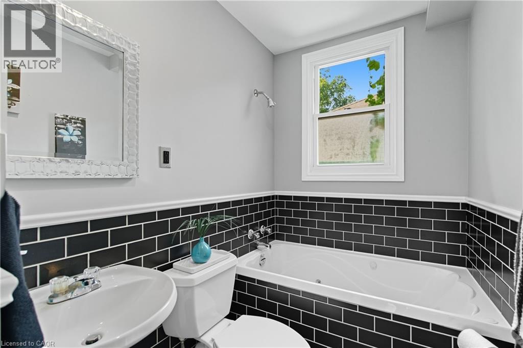 201 East 28th Street, Hamilton, Ontario  L8V 3H9 - Photo 9 - 40772278