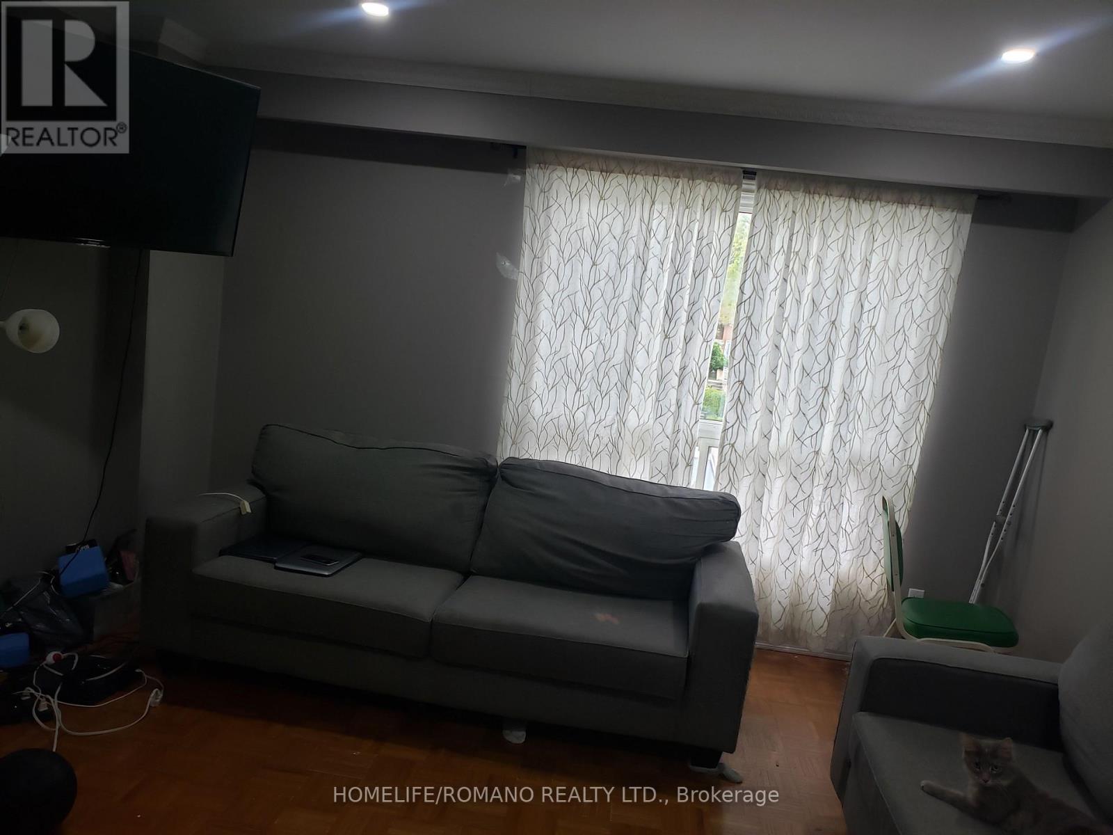 3803 Keenan Crescent, Mississauga, Ontario  L4T 3M1 - Photo 2 - W12336414