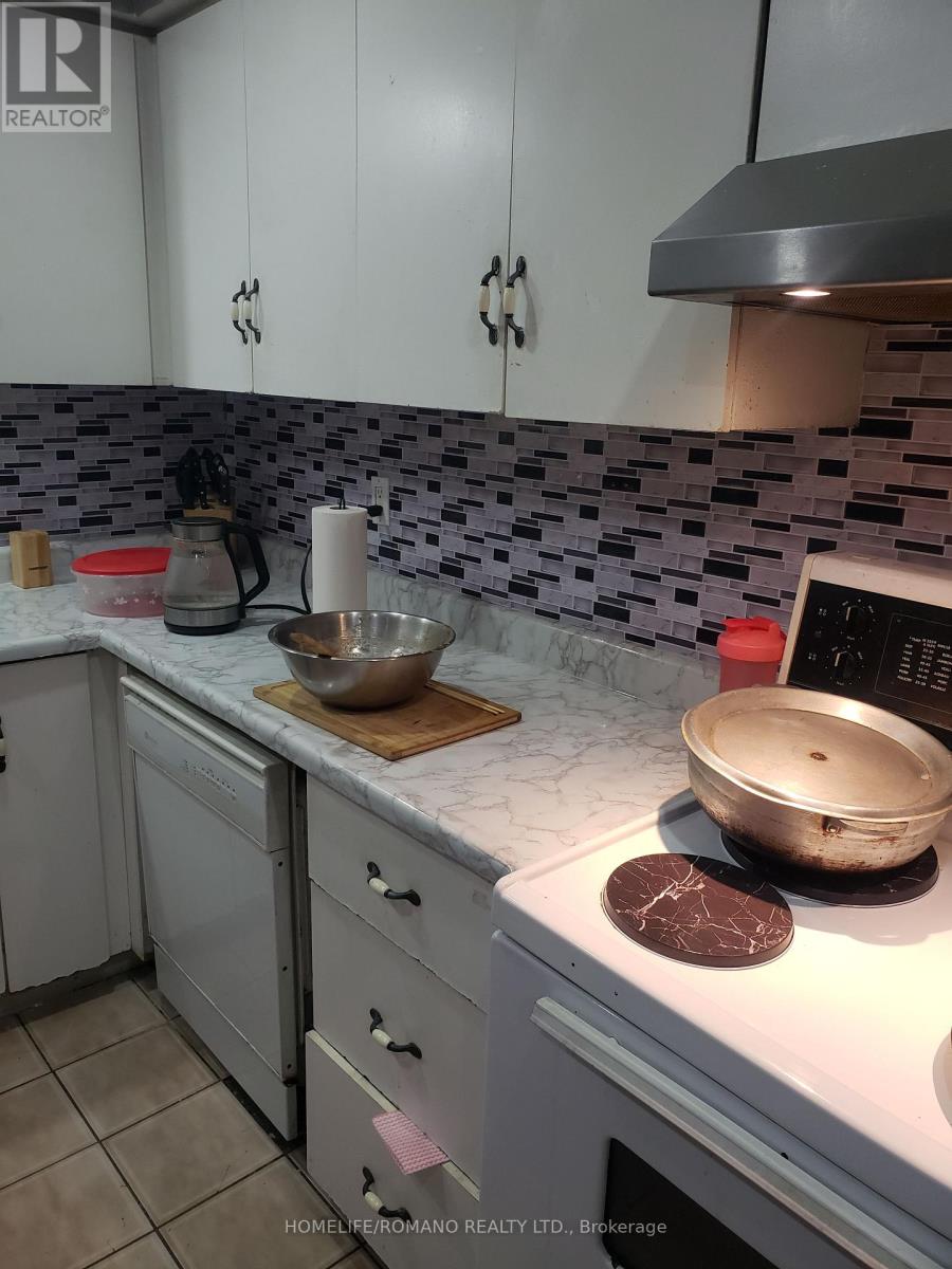 3803 Keenan Crescent, Mississauga, Ontario  L4T 3M1 - Photo 3 - W12336414