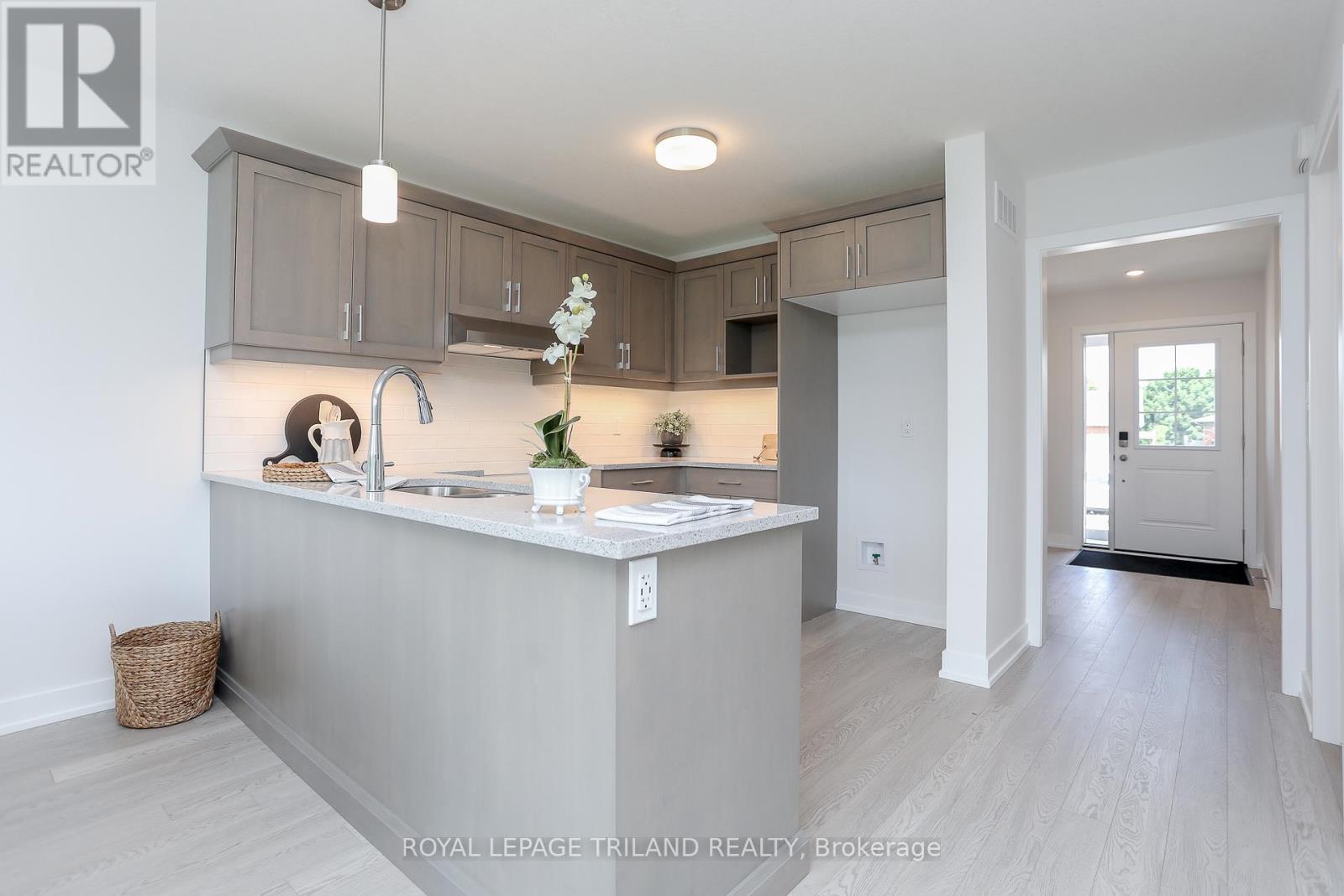 24 Harrow Lane, St. Thomas, Ontario  N5R 0P3 - Photo 12 - X12418915