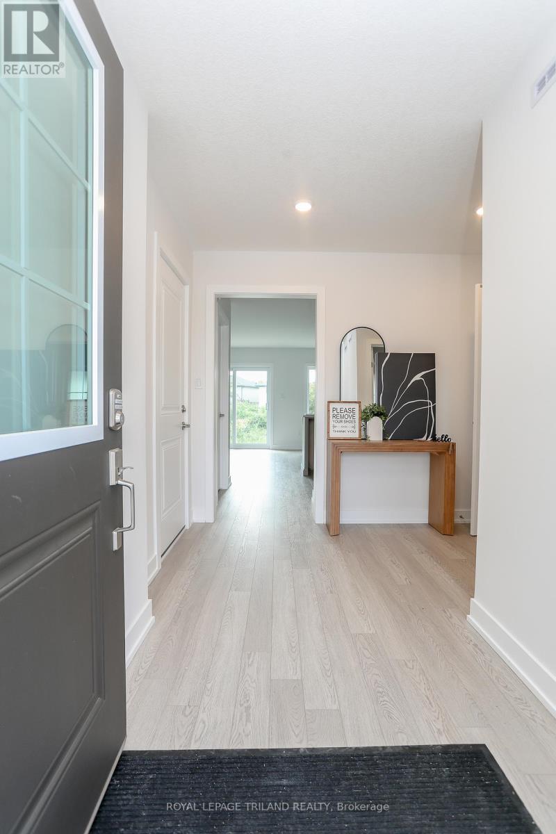 24 Harrow Lane, St. Thomas, Ontario  N5R 0P3 - Photo 2 - X12418915