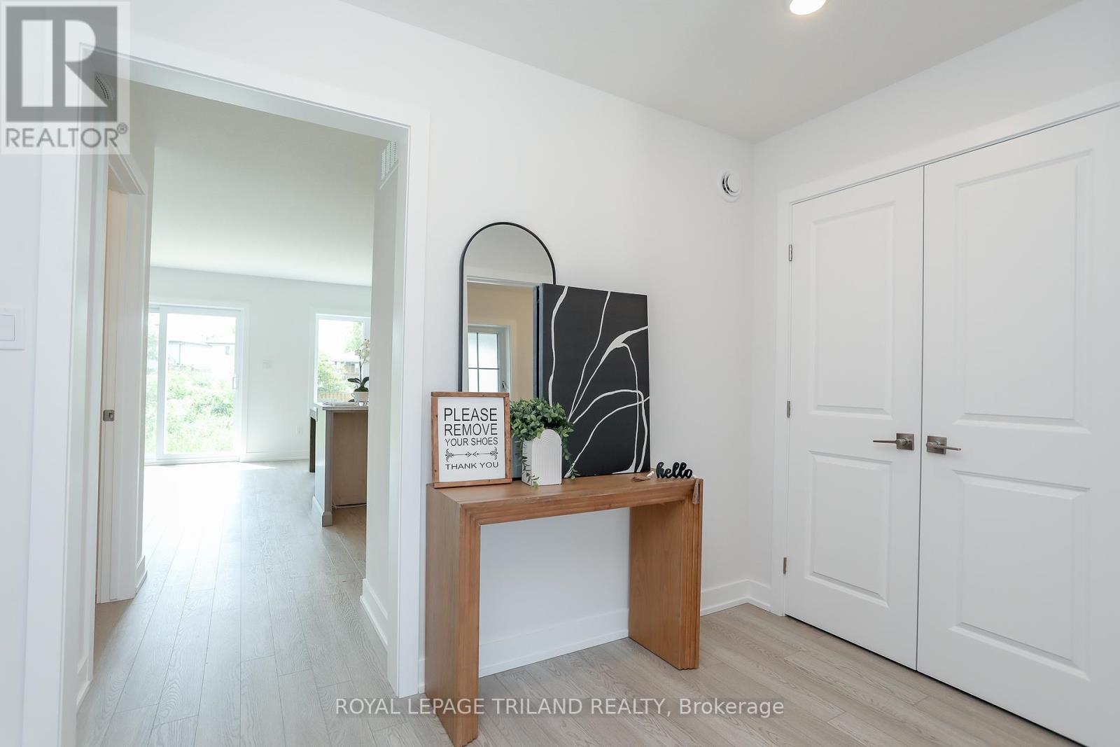 24 Harrow Lane, St. Thomas, Ontario  N5R 0P3 - Photo 3 - X12418915
