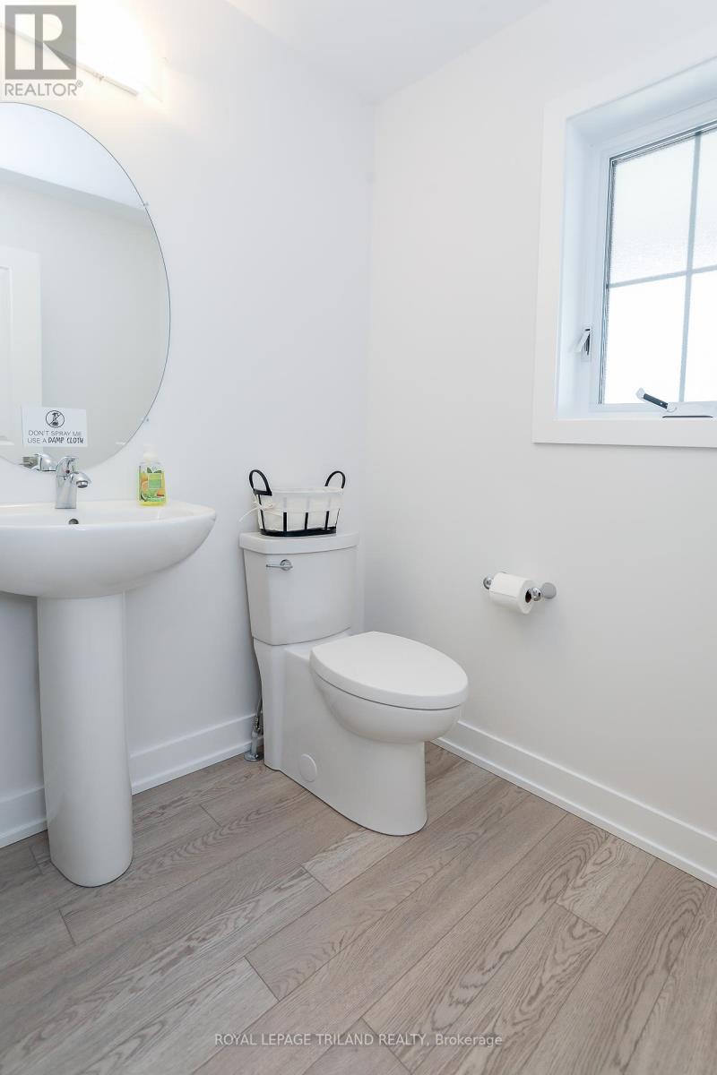24 Harrow Lane, St. Thomas, Ontario  N5R 0P3 - Photo 37 - X12418915