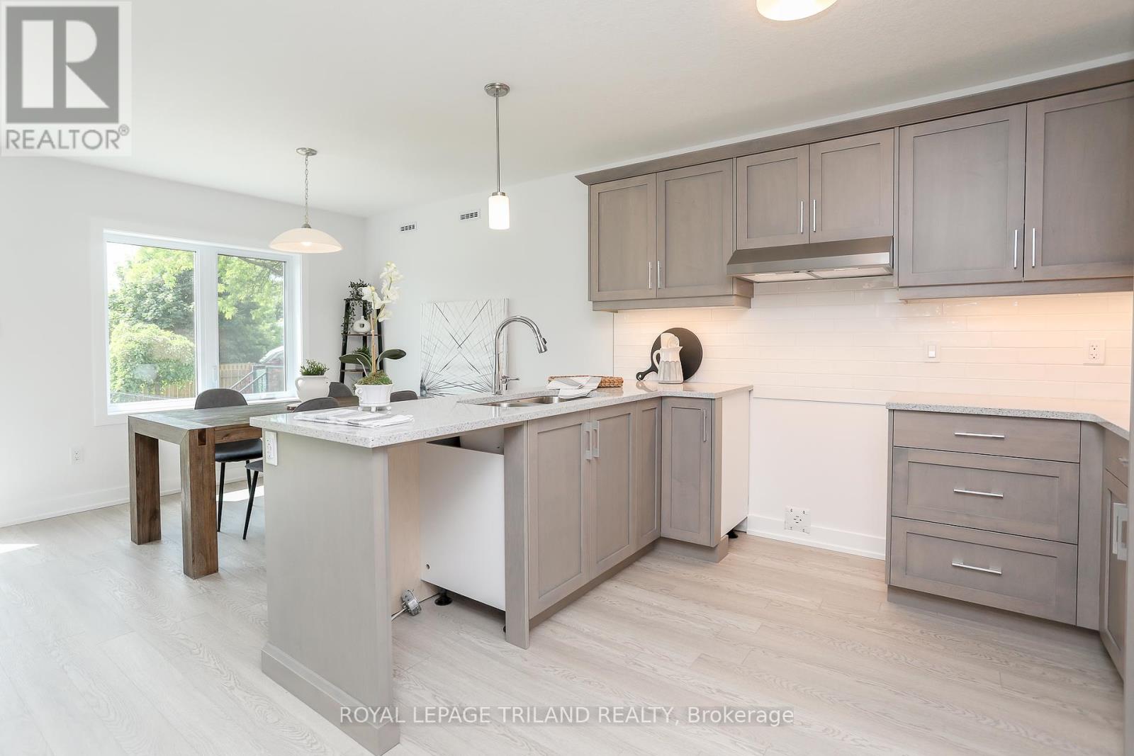 24 Harrow Lane, St. Thomas, Ontario  N5R 0P3 - Photo 4 - X12418915
