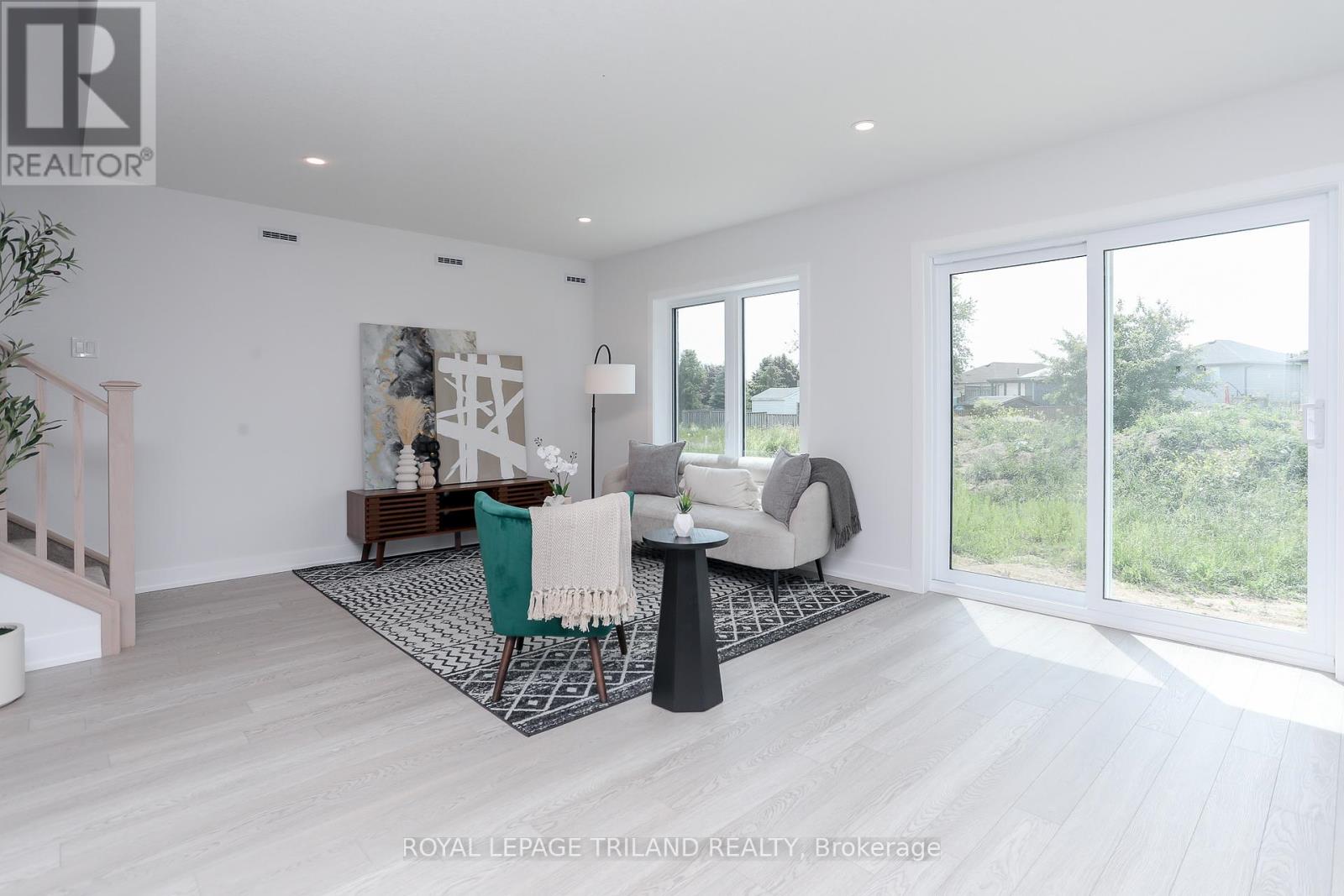 24 Harrow Lane, St. Thomas, Ontario  N5R 0P3 - Photo 6 - X12418915