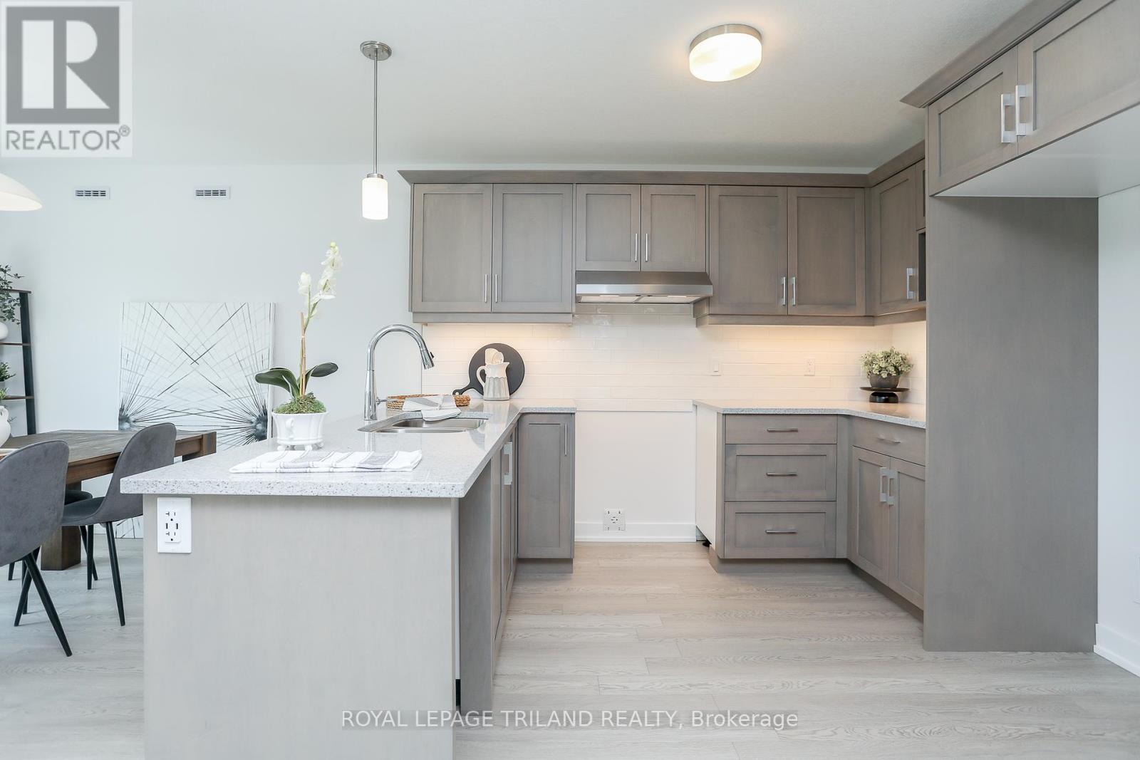 24 Harrow Lane, St. Thomas, Ontario  N5R 0P3 - Photo 7 - X12418915