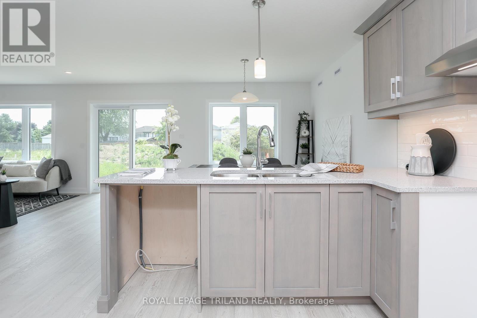 24 Harrow Lane, St. Thomas, Ontario  N5R 0P3 - Photo 8 - X12418915