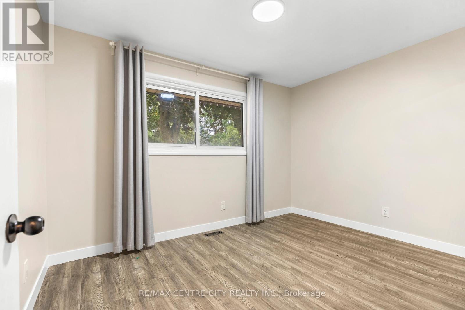 30 Tilipe Road, London East, Ontario  N5V 2X4 - Photo 14 - X12418937