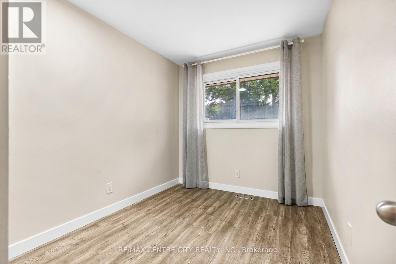 30 Tilipe Road, London East, Ontario  N5V 2X4 - Photo 15 - X12418937