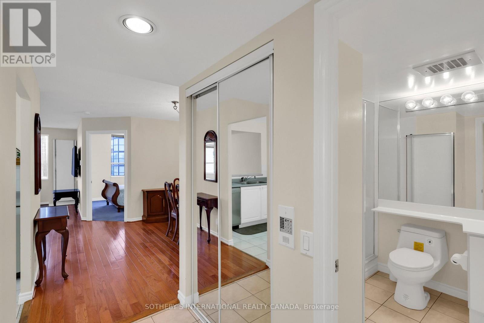 610 - 265 Ridley Boulevard, Toronto, Ontario  M5M 4N8 - Photo 3 - C12418814