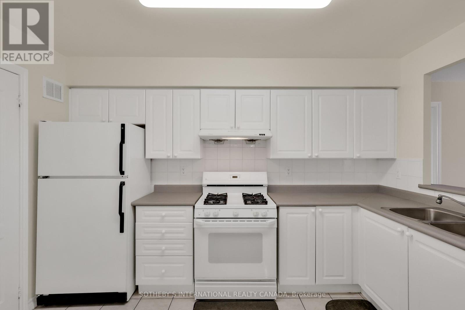 610 - 265 Ridley Boulevard, Toronto, Ontario  M5M 4N8 - Photo 8 - C12418814
