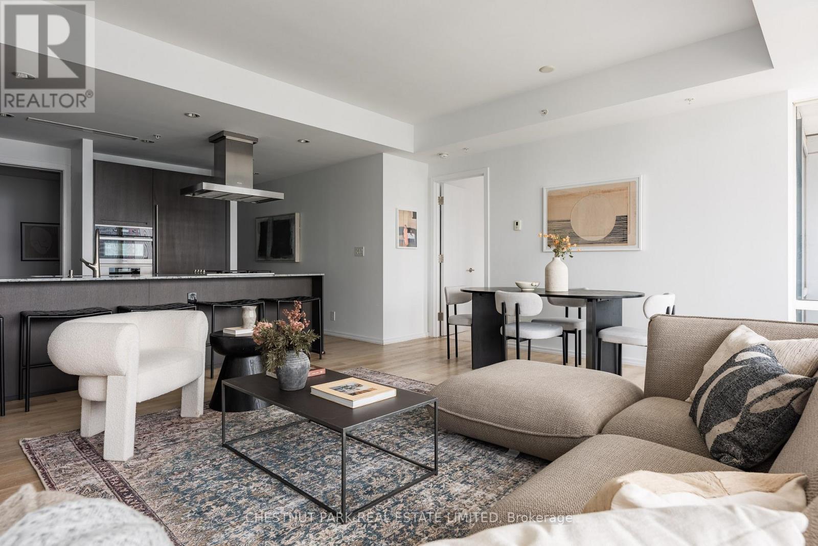 3203 - 180 UNIVERSITY AVENUE, Toronto, Ontario