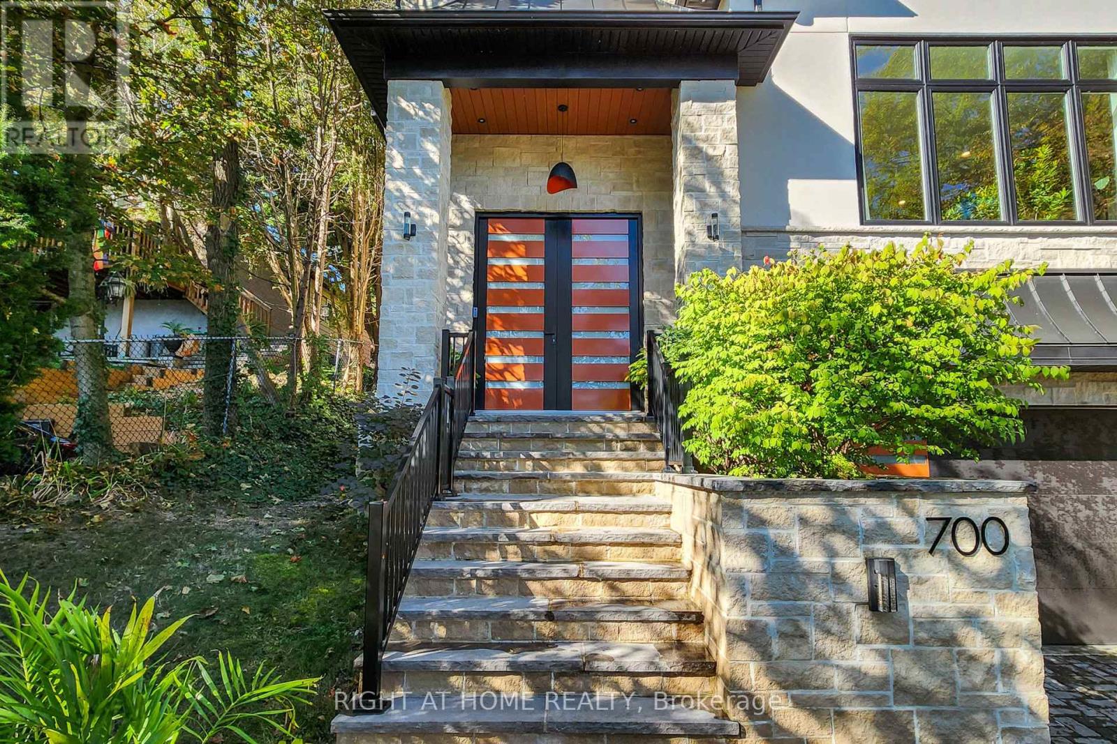 700 Hillcrest Road, Pickering, Ontario  L1W 2P1 - Photo 4 - E12418734