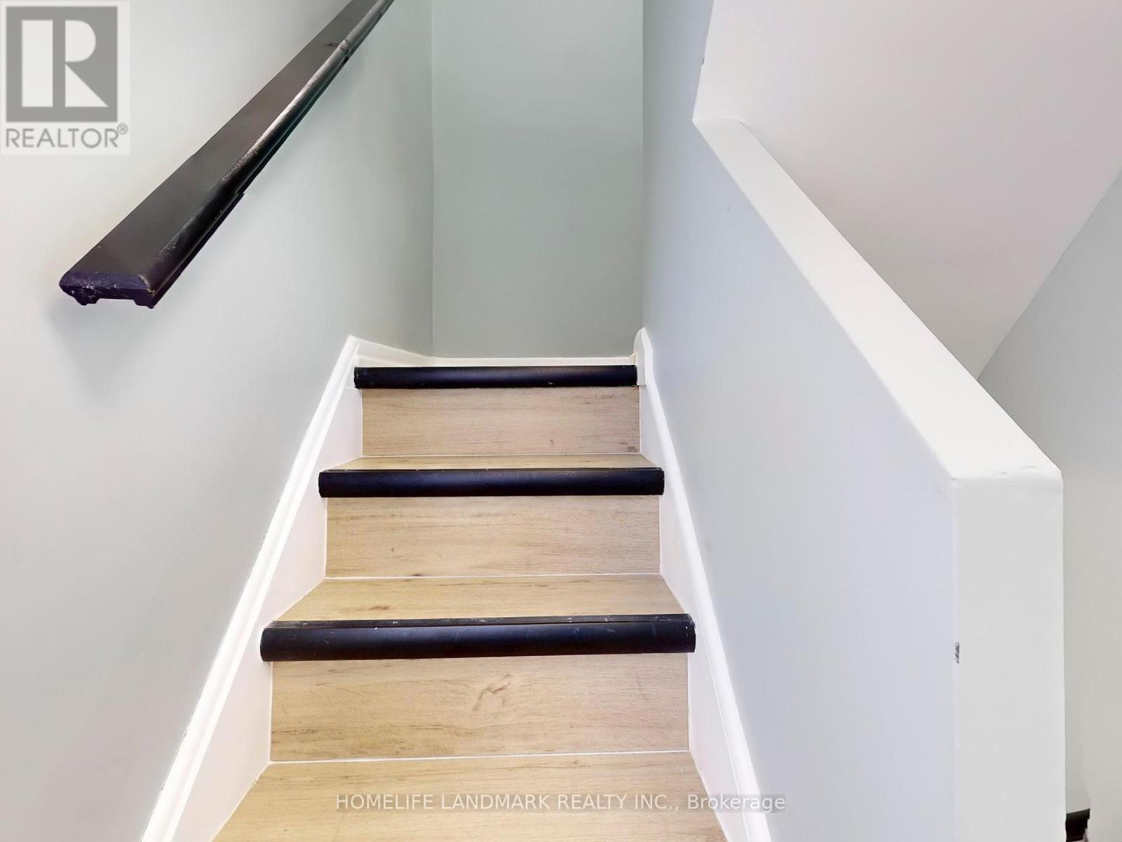 24 Kewbeach Avenue, Toronto (The Beaches), Ontario  M4L 1B7 - Photo 19 - E12418839