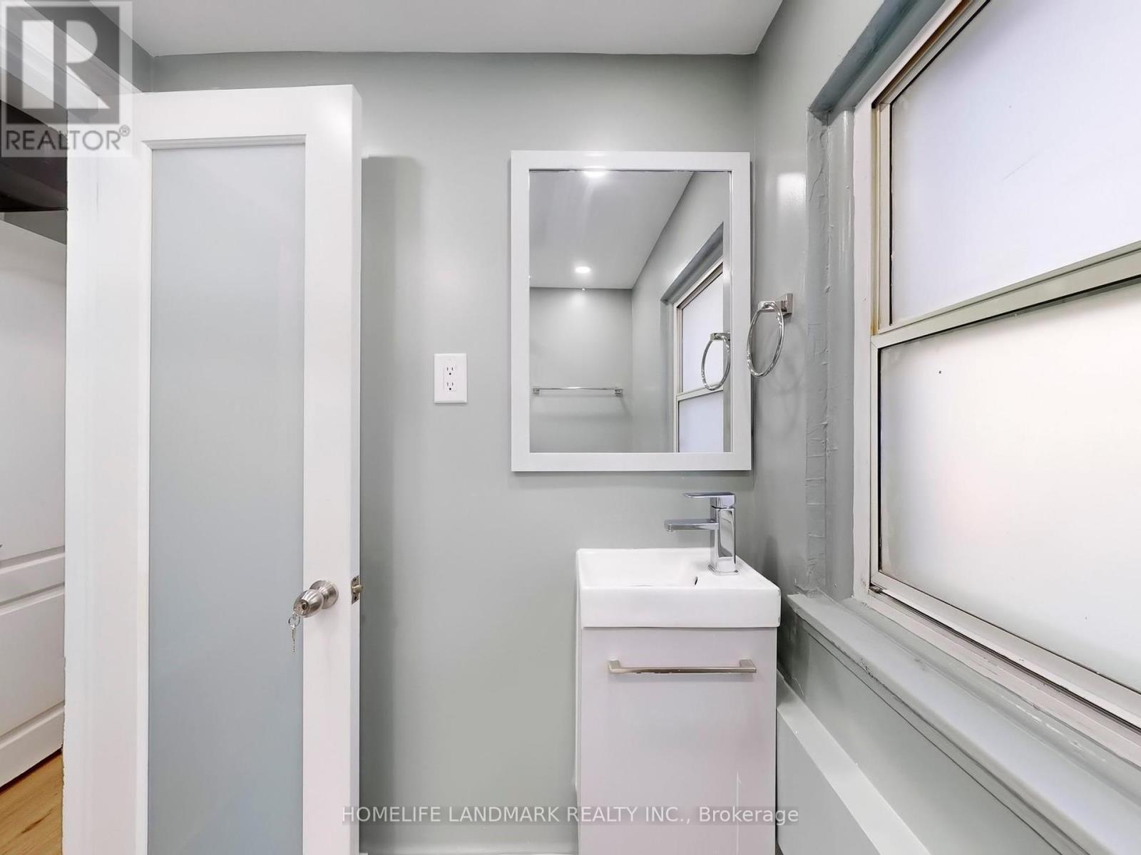 24 Kewbeach Avenue, Toronto (The Beaches), Ontario  M4L 1B7 - Photo 32 - E12418839