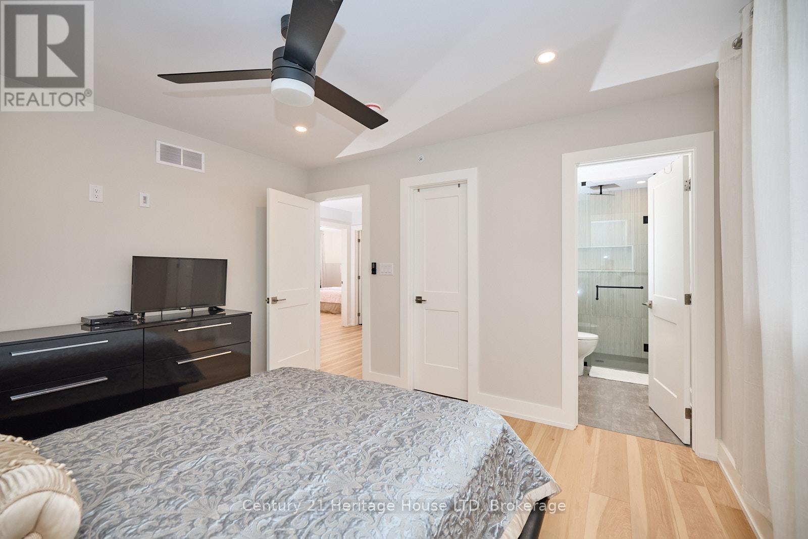 16 Corbin Street, St. Catharines, Ontario  L2P 0E8 - Photo 15 - X12418885