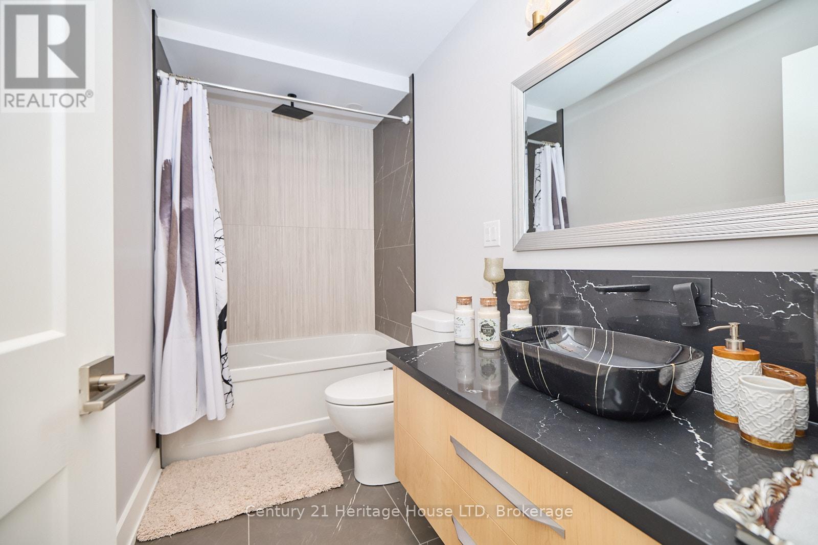 16 Corbin Street, St. Catharines, Ontario  L2P 0E8 - Photo 22 - X12418885