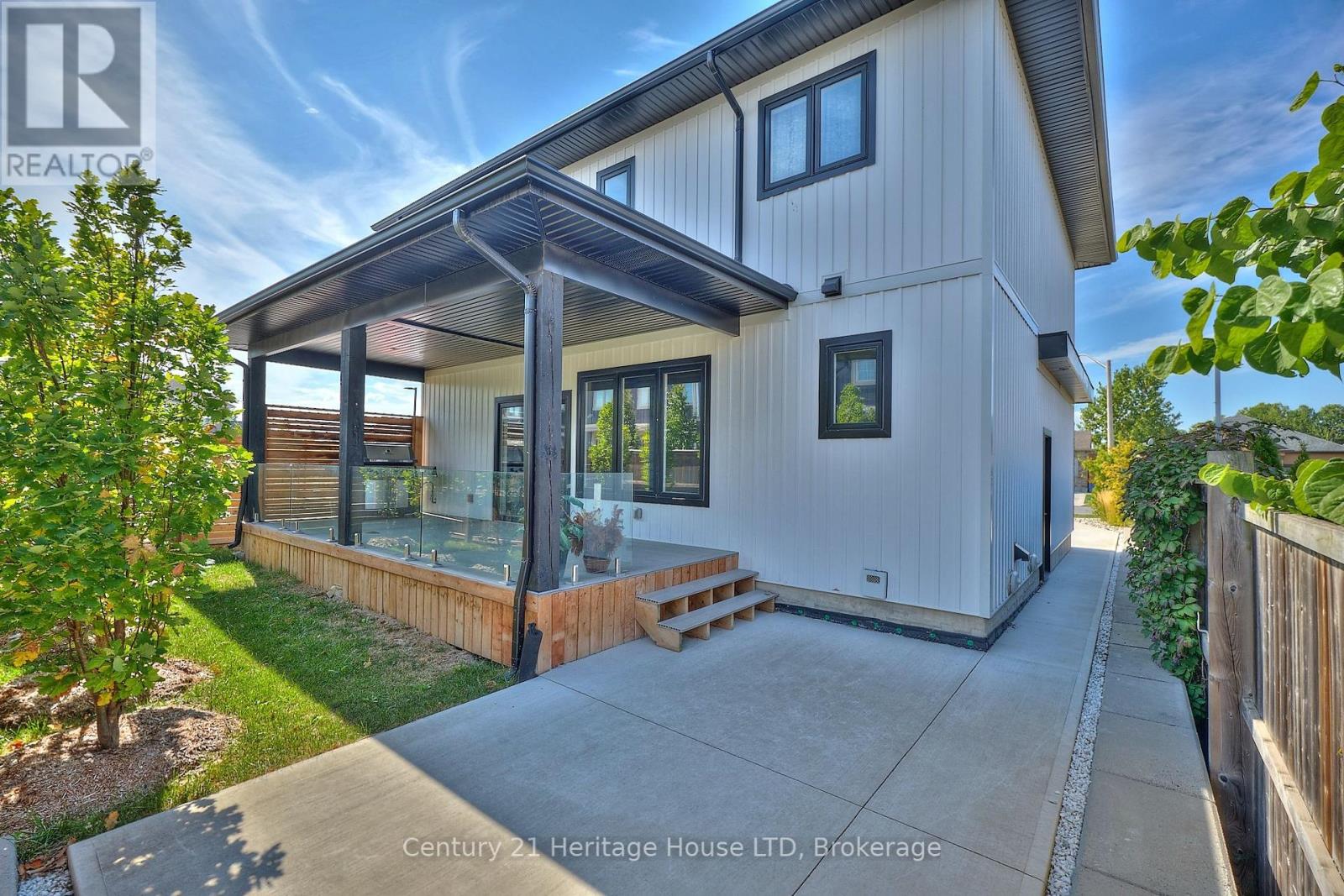 16 Corbin Street, St. Catharines, Ontario  L2P 0E8 - Photo 34 - X12418885
