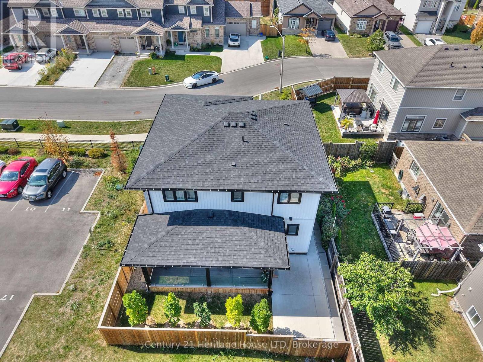 16 Corbin Street, St. Catharines, Ontario  L2P 0E8 - Photo 36 - X12418885