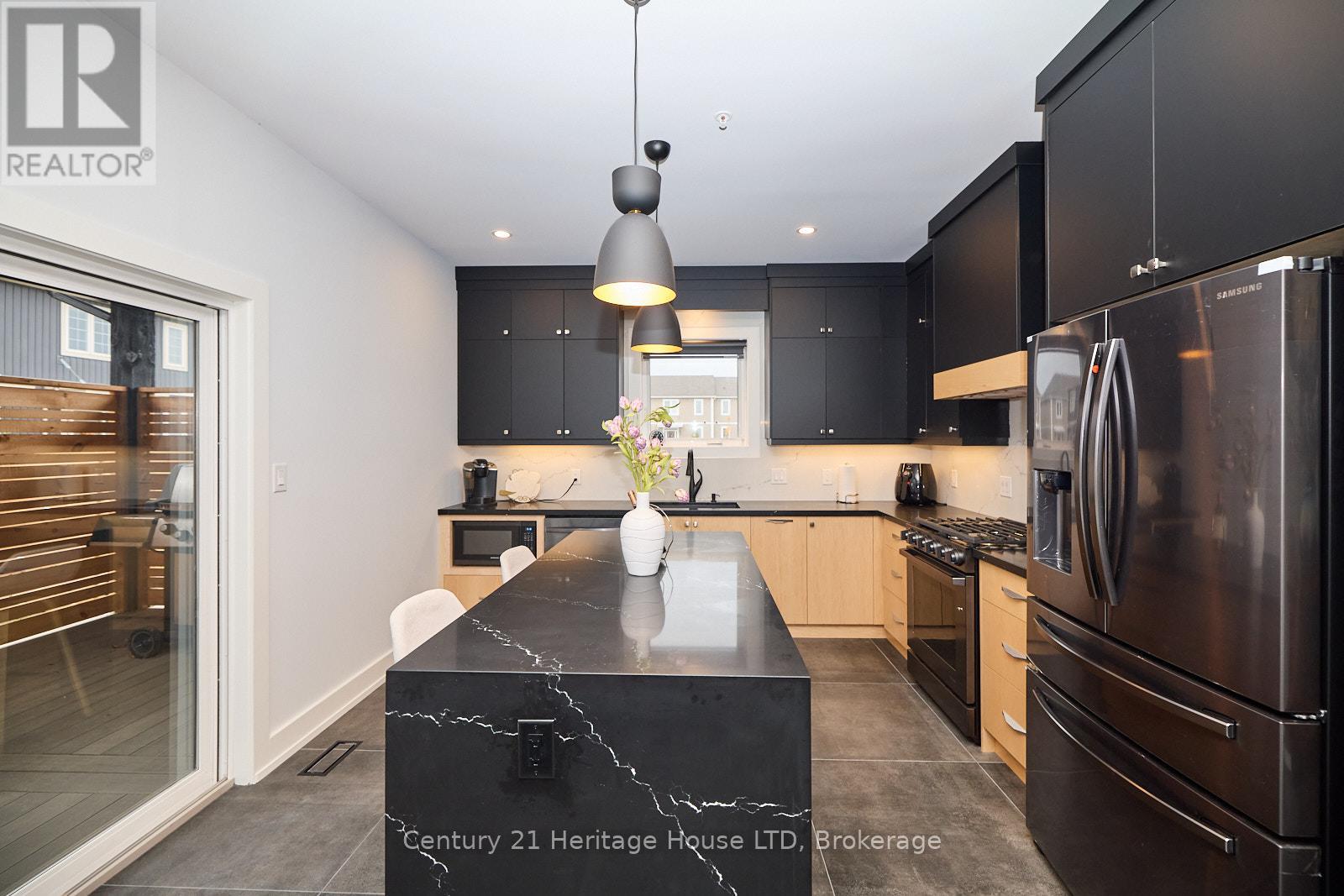 16 Corbin Street, St. Catharines, Ontario  L2P 0E8 - Photo 7 - X12418885