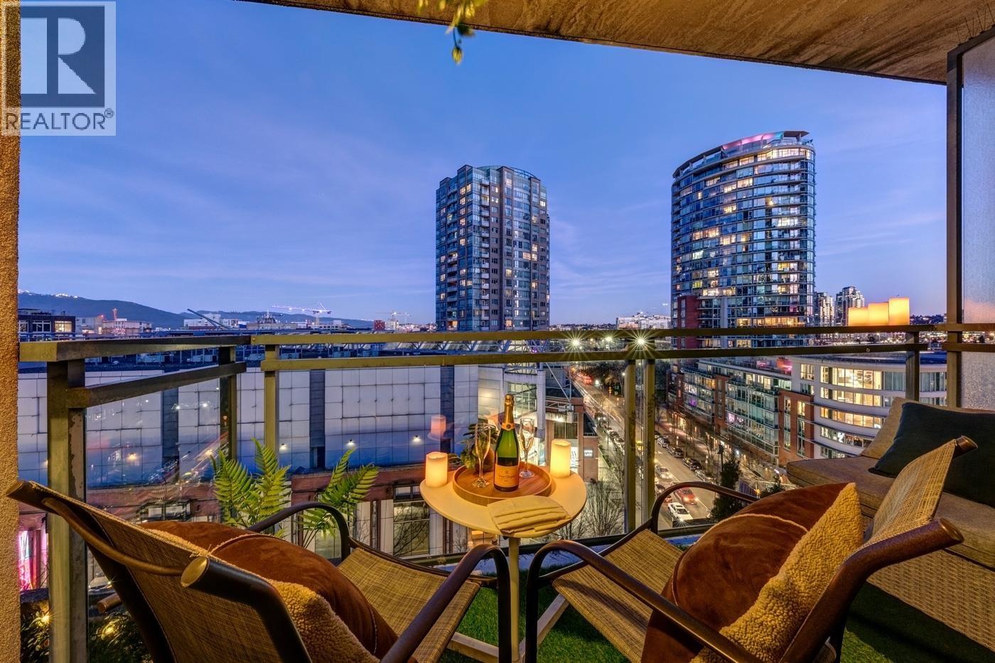 809 555 Abbott Street, Vancouver, British Columbia  V6B 6B8 - Photo 1 - R3050397