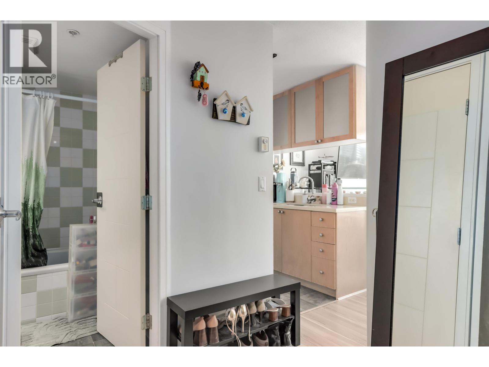 1406 1003 Burnaby Street, Vancouver, British Columbia  V6E 4R7 - Photo 2 - R3050400