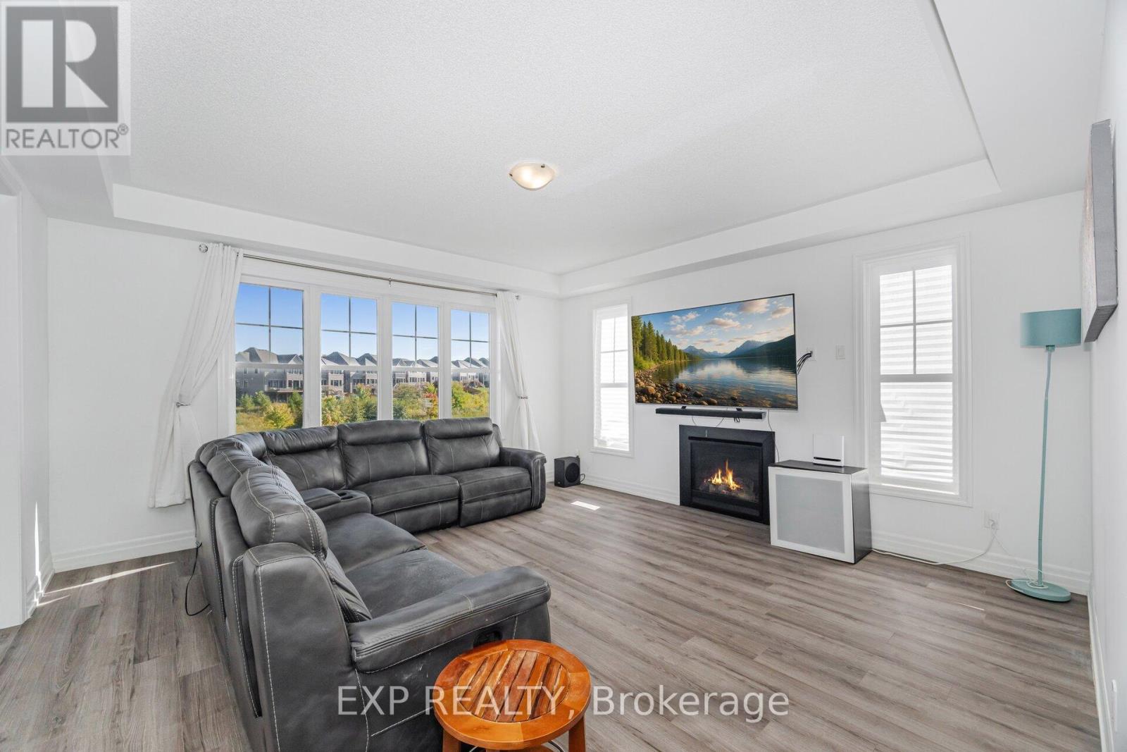 33 Charlotte Abby Drive, East Gwillimbury, Ontario  L9N 0T1 - Photo 11 - N12418731
