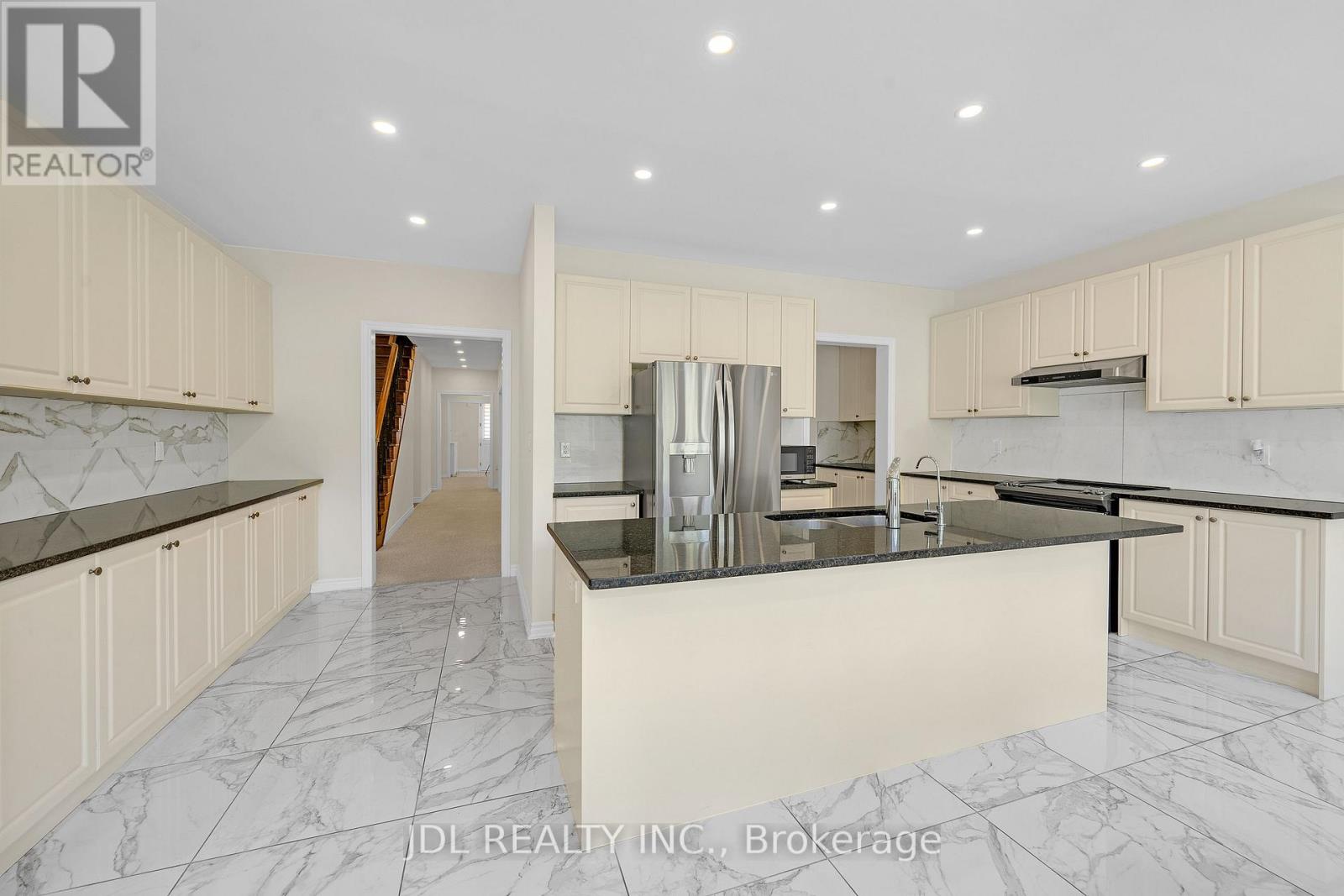 12 Prunella Crescent, East Gwillimbury, Ontario  L9N 0S7 - Photo 11 - N12418800