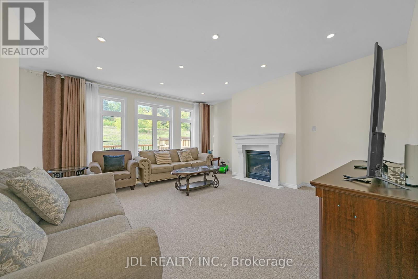 12 Prunella Crescent, East Gwillimbury, Ontario  L9N 0S7 - Photo 17 - N12418800