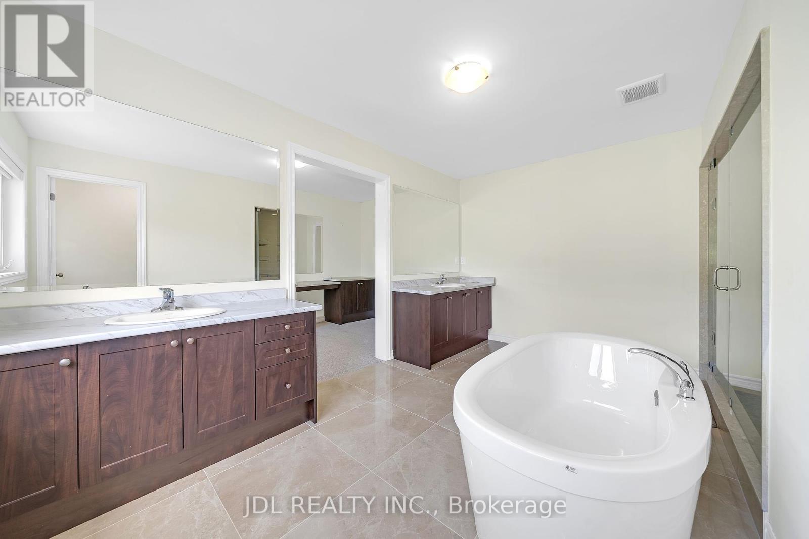 12 Prunella Crescent, East Gwillimbury, Ontario  L9N 0S7 - Photo 27 - N12418800
