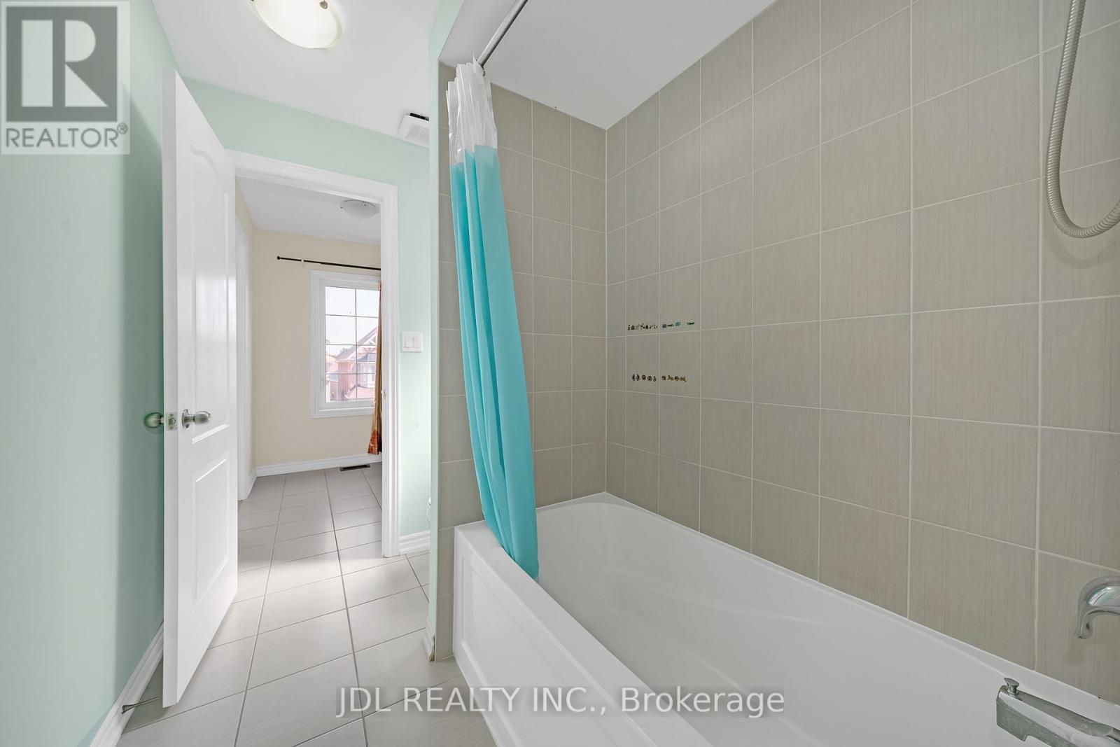 12 Prunella Crescent, East Gwillimbury, Ontario  L9N 0S7 - Photo 32 - N12418800
