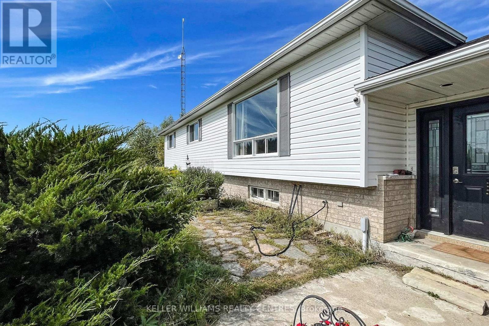 6268 Frog Street, Georgina, Ontario  L0E 1N0 - Photo 5 - N12418802