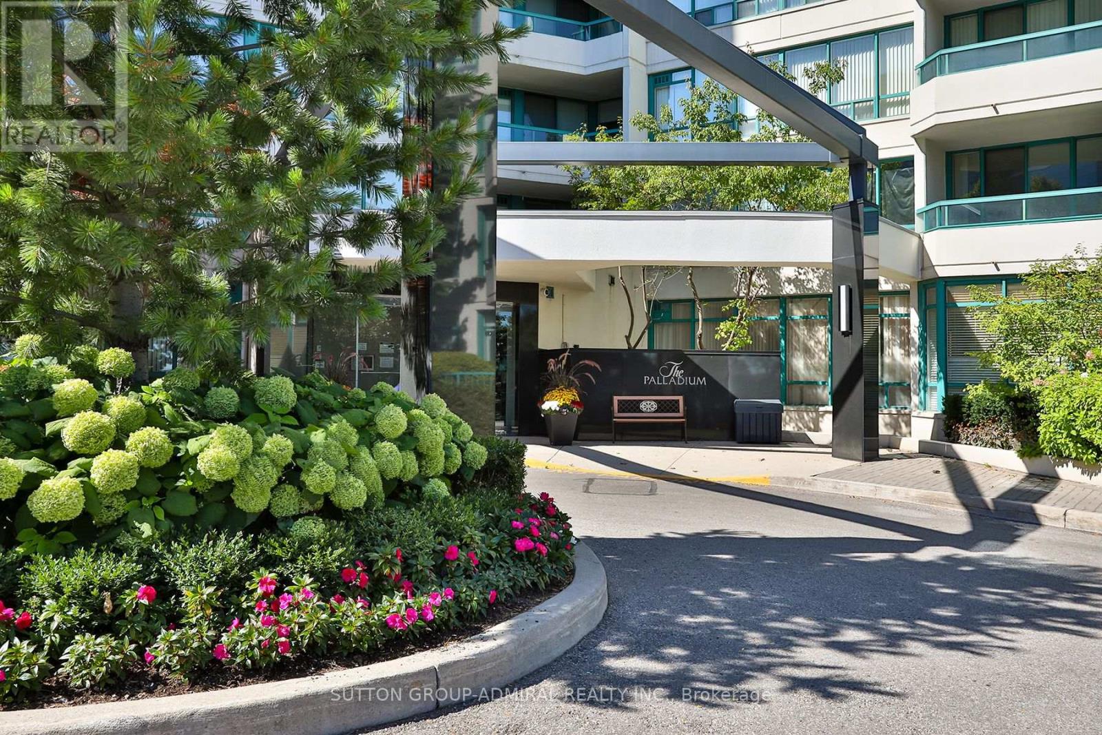 610 - 7250 Yonge Street, Vaughan, Ontario  L4J 7X1 - Photo 1 - N12418817