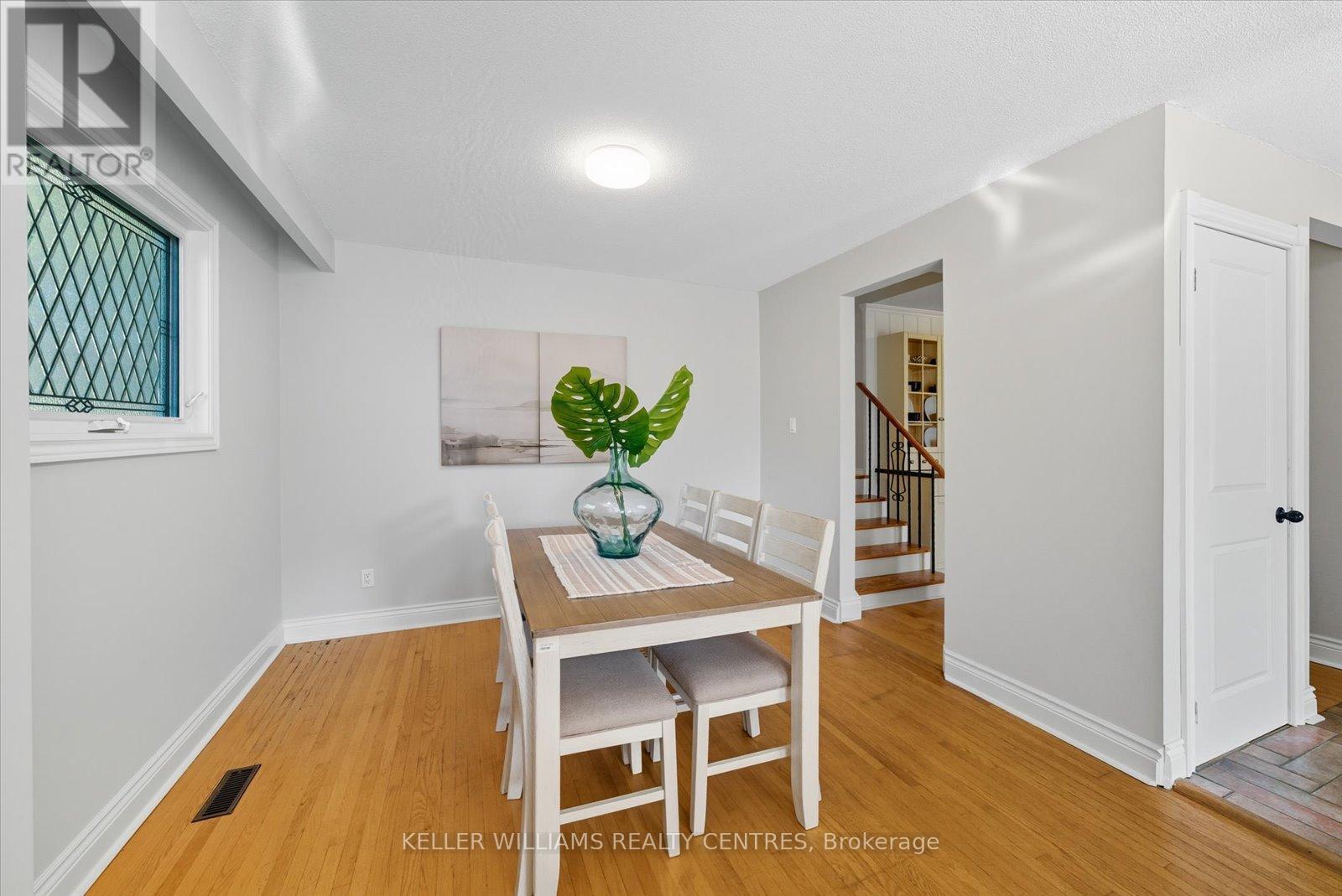 655 Park Court, Newmarket, Ontario  L3Y 3N5 - Photo 11 - N12418864