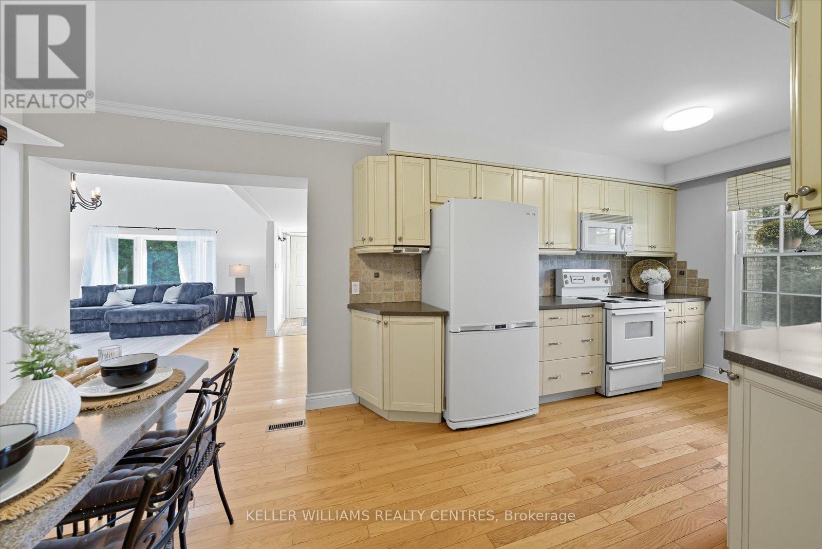 655 Park Court, Newmarket, Ontario  L3Y 3N5 - Photo 13 - N12418864